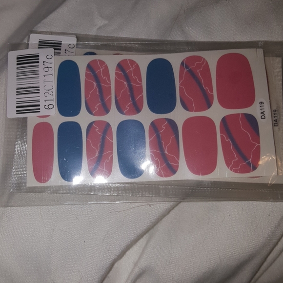 Instant Manicure 3/12 - Picture 2 of 2